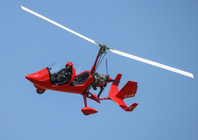 Hayallerinden vazgeçmedi, Kanada'da gyrocopter uçuş eğitmeni oldu