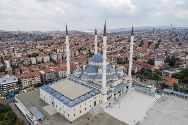 Kocatepe Camii'de Selimiye ve Sultanahmet izleri