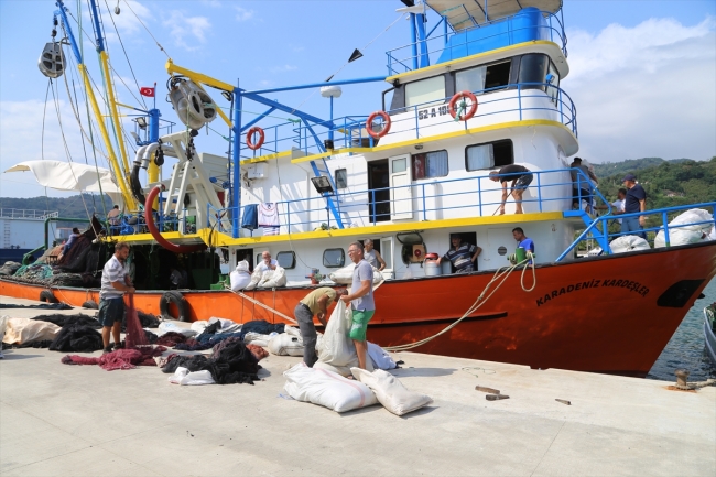 Balıkçılar dualarla ve törenlerle "ava" uğurlandı