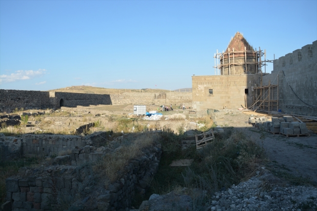 Tarihi Erzurum Kalesi'nde 150 yıllık patlamamış fünyeler bulundu