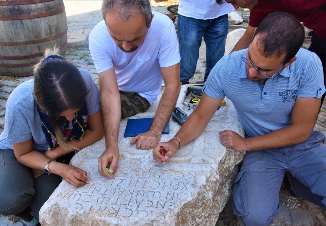 8 kişilik araştırma ekibi yüzlerce yazıta ulaştı