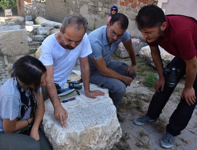 8 kişilik araştırma ekibi yüzlerce yazıta ulaştı