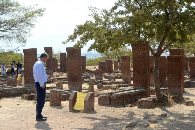 Malazgirt Zaferi etkinlikleri Ahlat'a ilgiyi artırdı