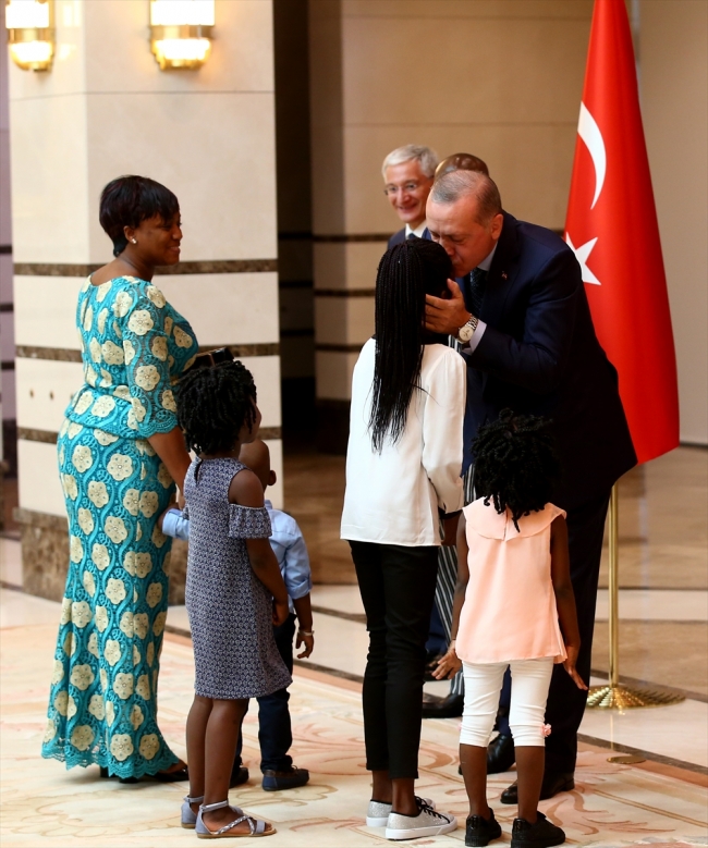 Büyükelçilerden Cumhurbaşkanı Erdoğan'a güven mektubu