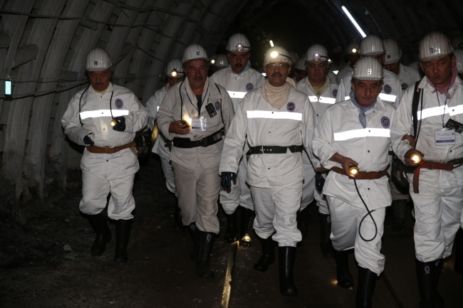 Enerji ve Tabi Kaynaklar Bakanı Fatih Dönmez maden ocağına indi