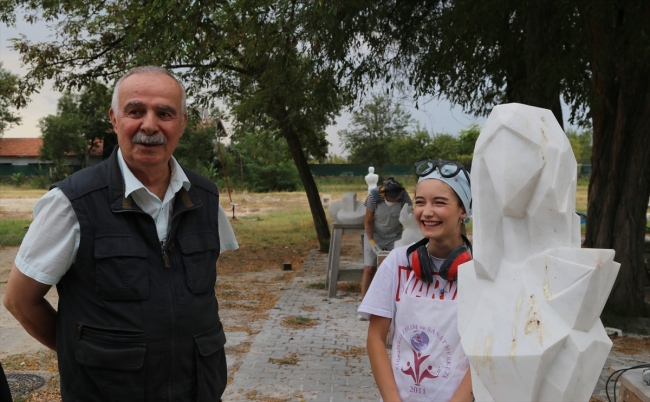 74 yaşında Güzel Sanatlar Fakültesi öğrencisi oldu