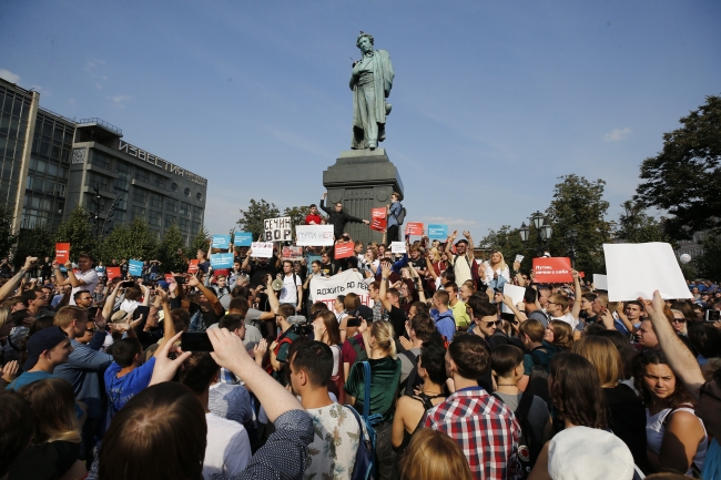 Rusya'da binlerce kişi emeklilik reformunu protesto etti