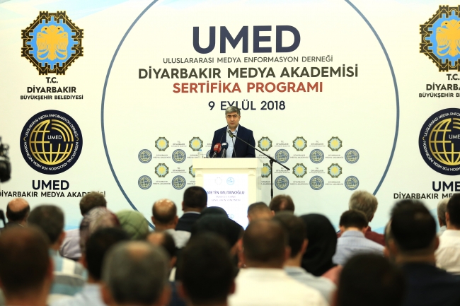 Diyarbakır'da Medya Okulu mezunları sertifikalarını aldı