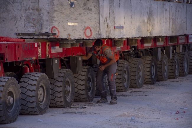 Tarihi zaviyenin türbe bölümü yeni yerine taşındı