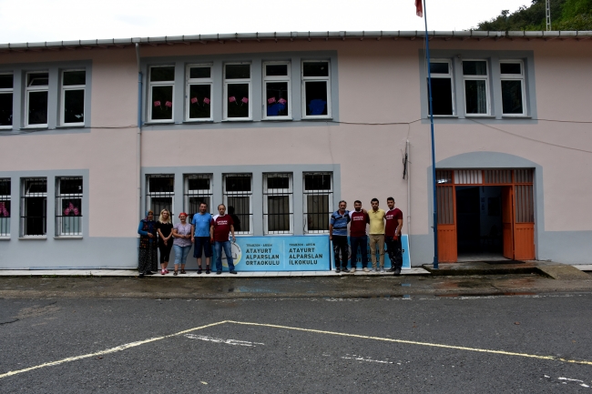 Trabzon'da öğretmenler okullarını yeni döneme kendileri hazırladılar