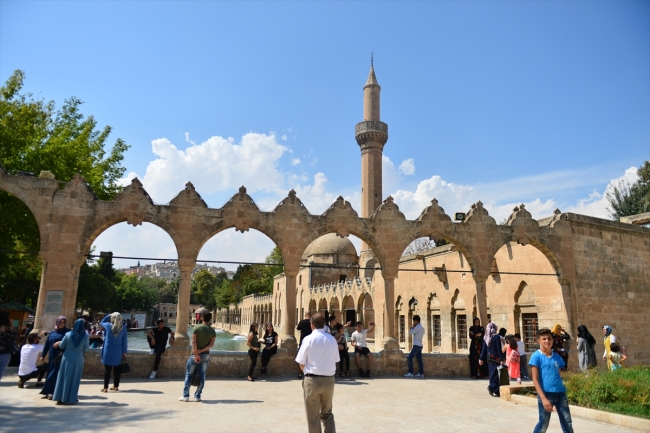 Kur'an-ı Kerim ve ney eşliğinde Balıklıgöl ziyareti