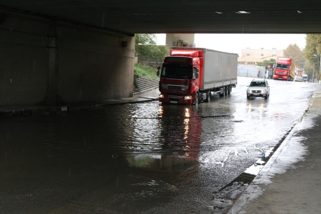 İstanbul'un birçok ilçesinde sağanak etkili oldu