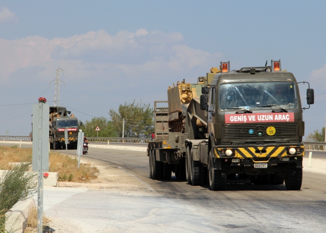 Suriye sınırına askeri sevkiyat sürüyor