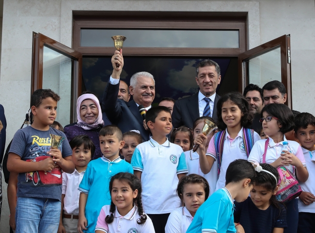 TBMM Başkanı Yıldırım: Değerlerinize yabancılaşırsanız öğrendiğiniz ilmin hiçbir faydası olmaz