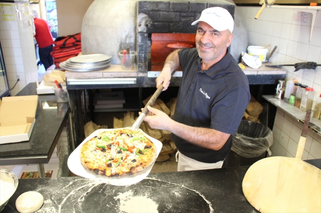 Ünlü pizzacıdan Toronto’daki evsizlere pizza