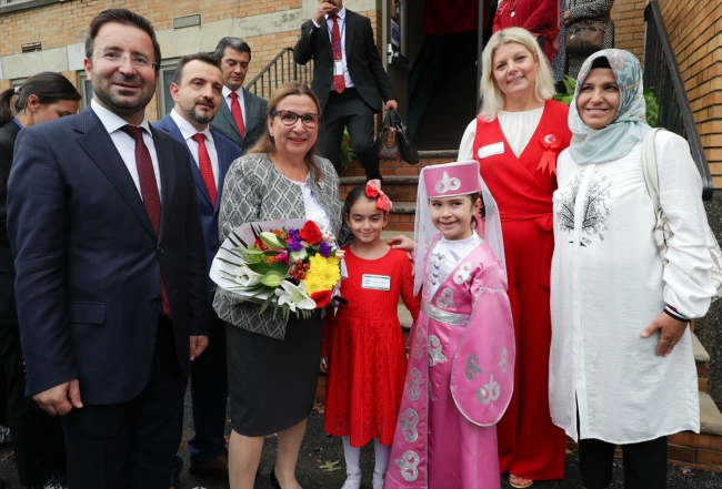 Bakan Pekcan, Maarif Vakfının ABD'deki ilk okulunun açılışını yaptı