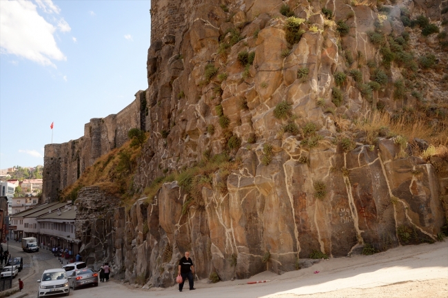 Bitlis Kalesi'nde bulunan mermer kitabe çözümlendi