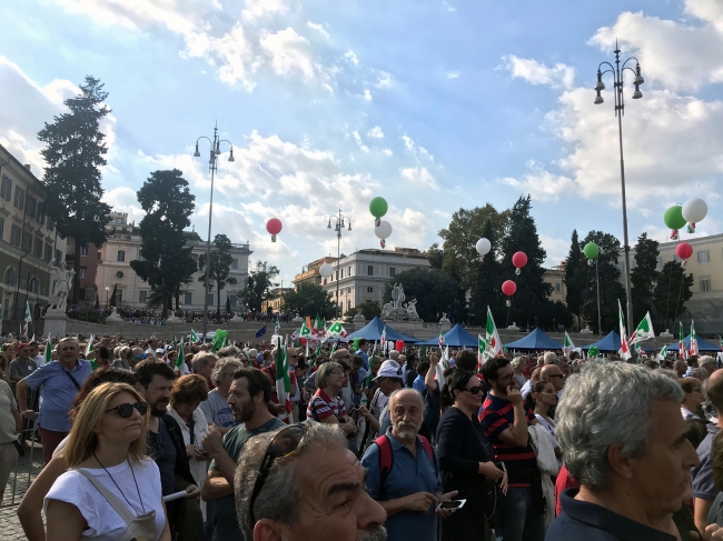 İtalya'da hükümet karşıtı büyük miting