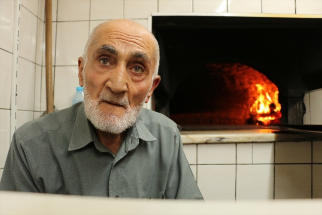 Konya'nın 62 yıllık etli ekmek ustası