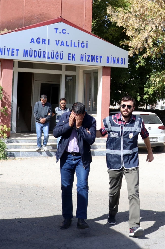 İnsan kaçakçılığı yapan şebekeye operasyon: 14 gözaltı