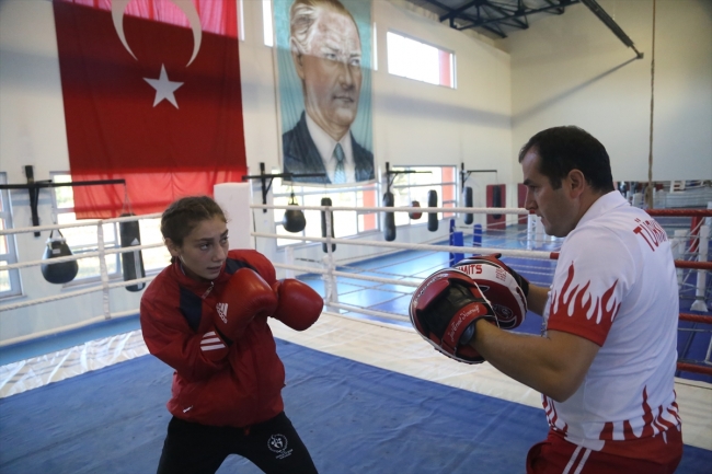 Genç boksör annesinin hatırası için Avrupa'da madalya mücadelesi verecek