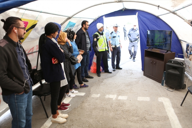 Trafikte kural ihlali yapanlar yaşam tünelinde bilgilendiriliyor