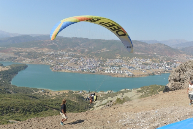 Türkiye Yamaç Paraşütü Akrobasi Şampiyonası'na yarışmalarla devam ediliyor