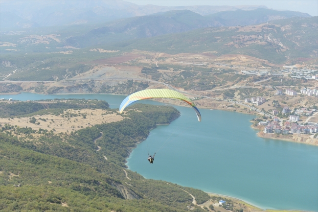 Türkiye Yamaç Paraşütü Akrobasi Şampiyonası'na yarışmalarla devam ediliyor