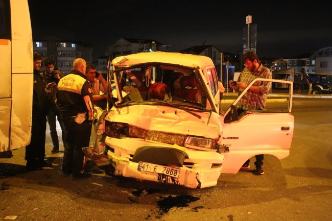 Kocaeli'de trafik kazaları: 6 yaralı