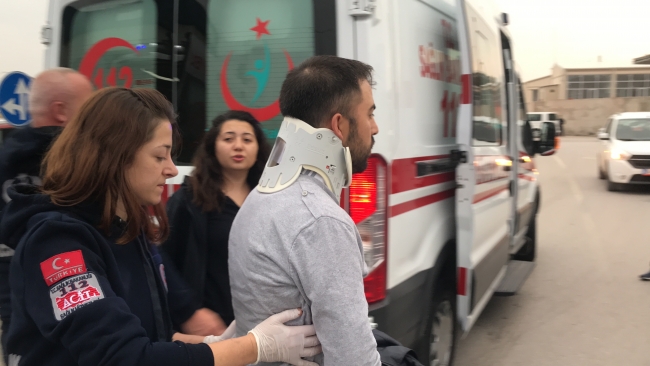 Kocaeli'de işçi servisi ile otomobil çarpıştı: 16 yaralı