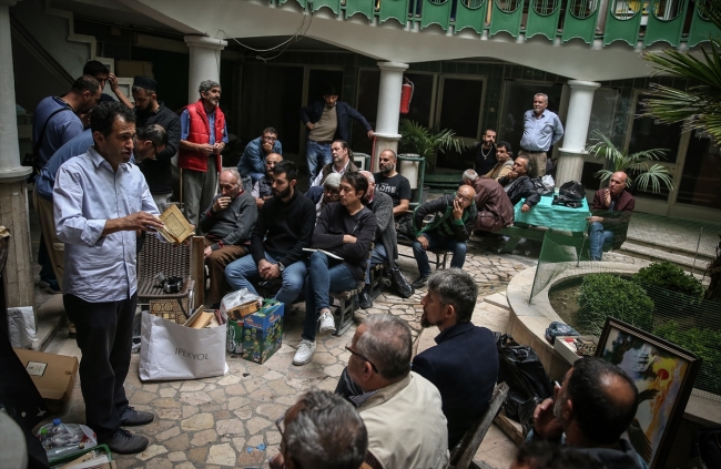 Bursa Ahşap Han'daki tarihi eşya mezatı koleksiyonerlerin gözdesi oldu