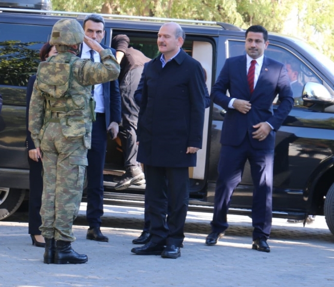 İçişleri Bakanı Süleyman Soylu Suriye sınırında