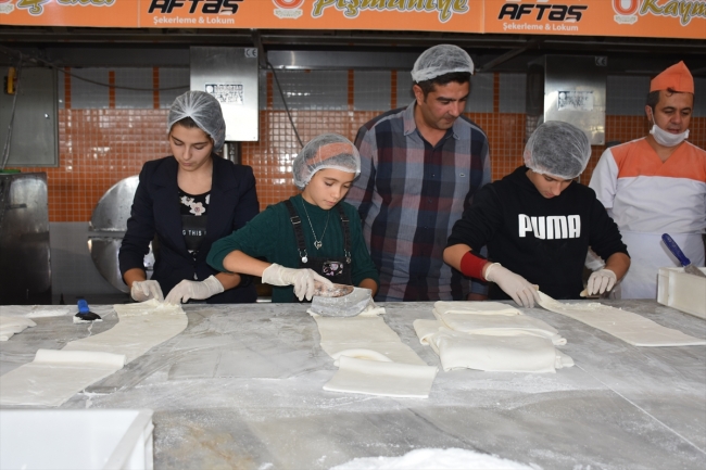 Rumen öğrenciler "Afyon lokumu" yaptı