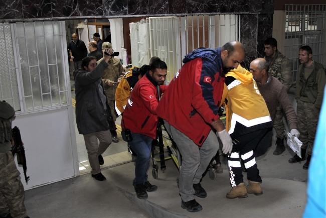 Van'da düzensiz göçmenleri taşıyan minibüs şarampole yuvarlandı: 5 ölü, 16 yaralı