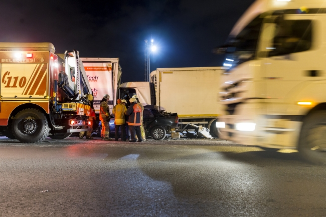 TEM Otoyolu'nda zincirleme trafik kazası: 1 ölü, 2 yaralı