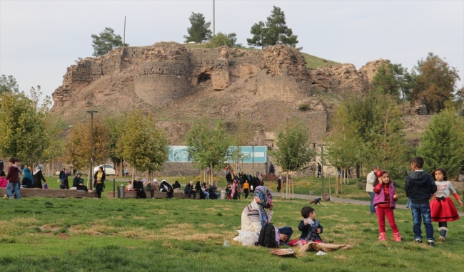 Diyarbakır Sur'da su kanalı ve tünel bulundu