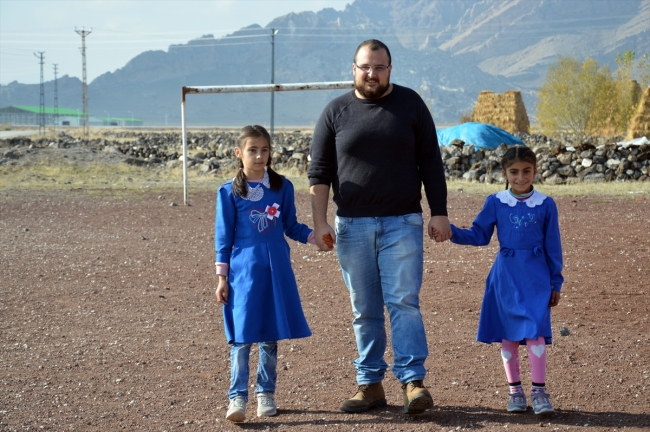 Ankaralı antikacı kömürlüğü kütüphaneye dönüştürdü