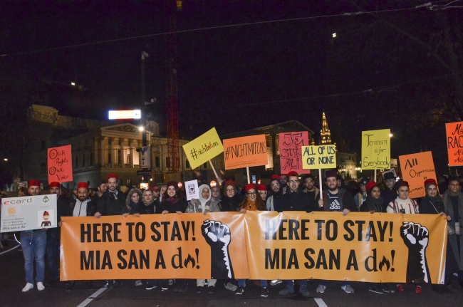 Avusturya'da binlerce kişi aşırı sağcı koalisyon hükümetini protesto etti