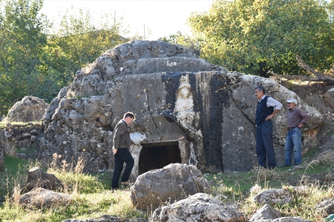 Adıyaman'da Roma dönemine ait kaya mezar bulundu