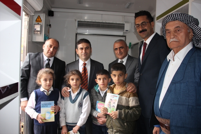 Hakkari'de köy çocukları gezici kütüphane ile kitaba kavuşuyor