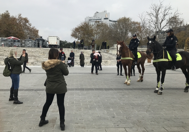 Taksim'de atlı polisler göreve başladı