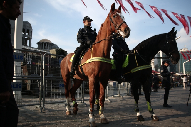 Taksim'de atlı polisler göreve başladı