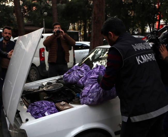 "Aile görünümlü" uyuşturucu sevkiyatı polise takıldı: 2 gözaltı