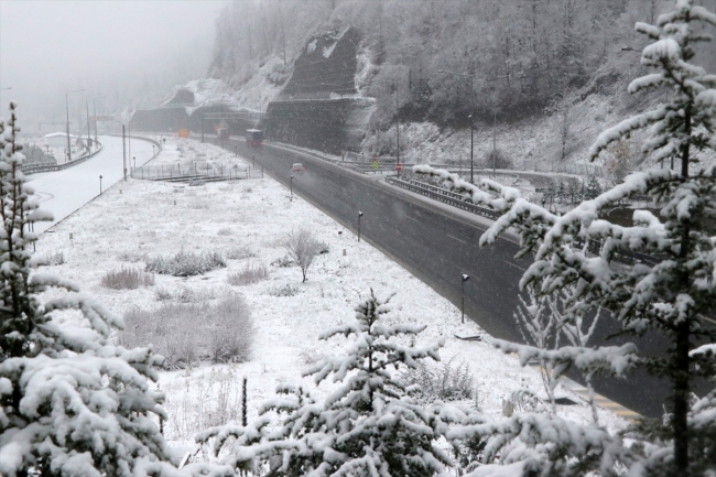 Bolu Dağı'nda kar yağışı başladı