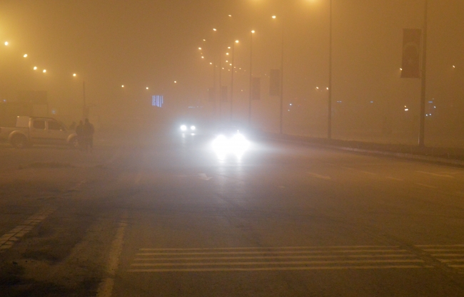 Ağrı'da yoğun sis trafik akışını etkiledi