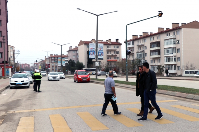 Yayalara yol vermeyen sürücülere ceza