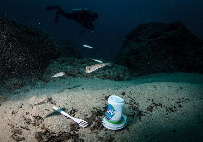 Su altında 'plastikten vazgeç' çağrısı yaptılar