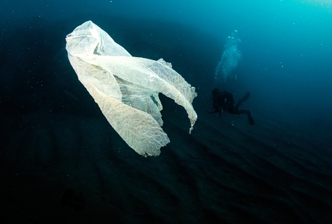 Su altında 'plastikten vazgeç' çağrısı yaptılar