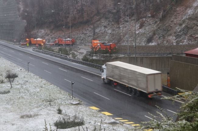 Bolu Dağı'nda kar yağışı başladı