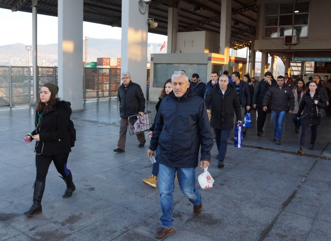 İZBAN'da başlayan grev trafiği felç etti